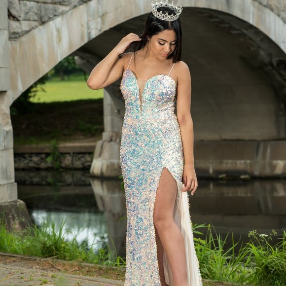 SEQUIN EMBELLISHED LONG GOWN - Picture 4 of 7